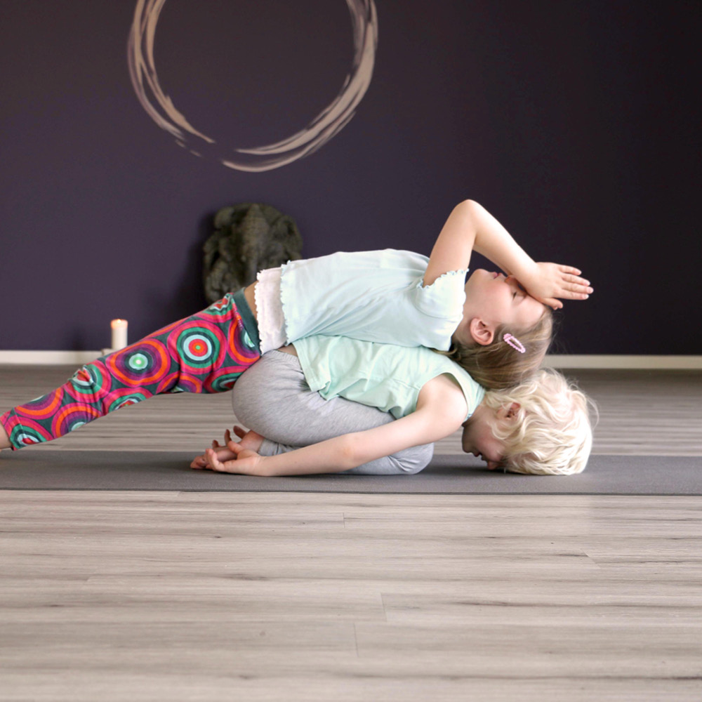 Kinder verbessern durch einfache Yogaübungen das Körperbewusstsein